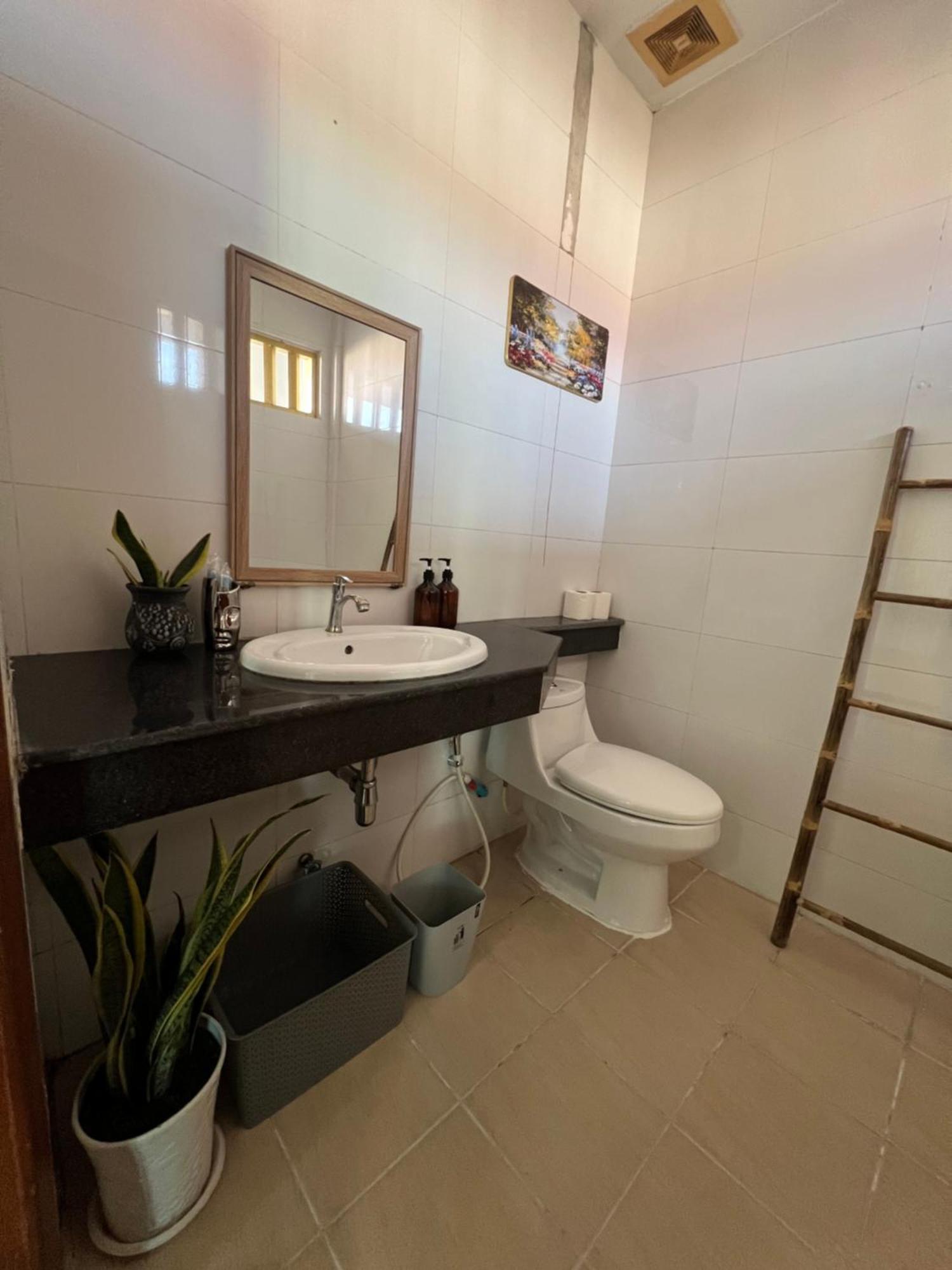 D32 Homestay Near Airport Behind Brown Coffee Airport Phnom Penh Exterior photo
